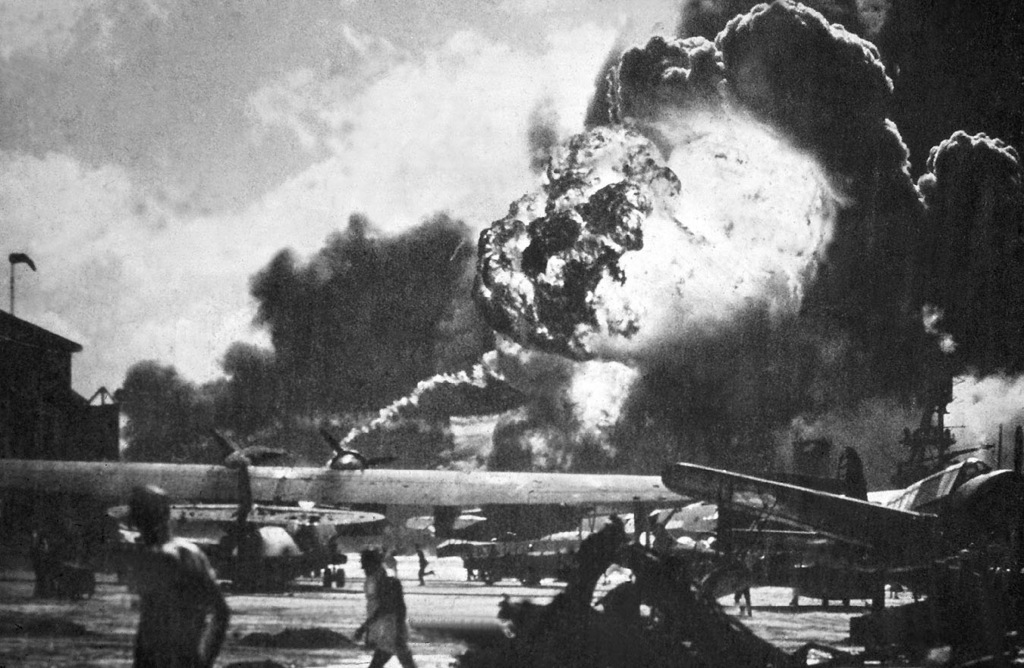 unmittelbar nach der Bombadierung von Pearl Harbor, Explosion